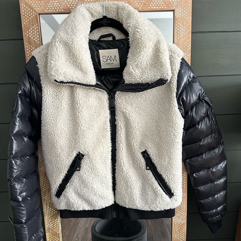 SAM. Women’s Black and Cream Puffer Jacket Size Medium